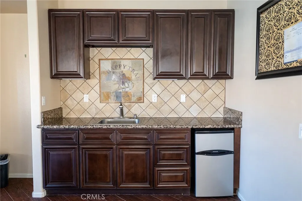 14176 Kiowa, Apple Valley, California 92307 home-pic-54