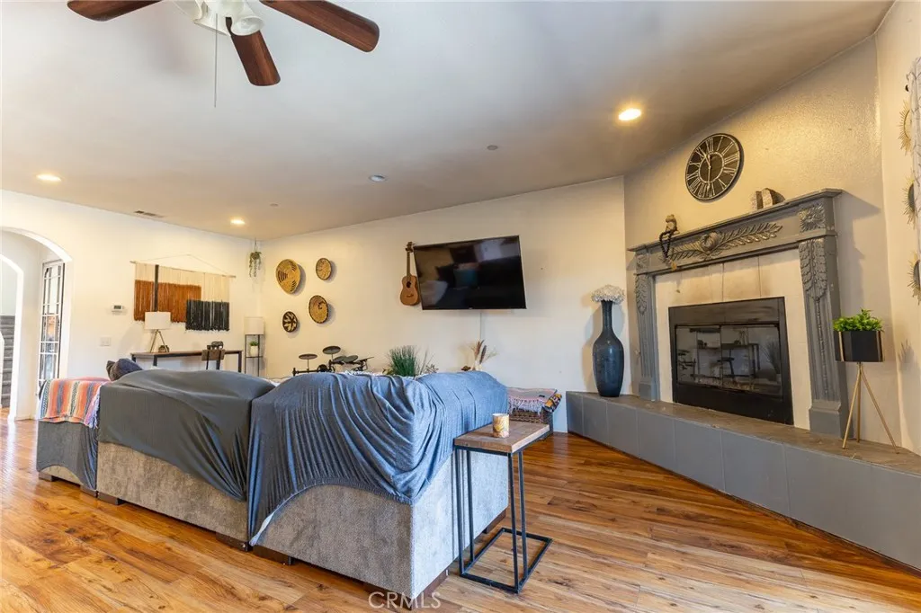 14176 Kiowa, Apple Valley, California 92307 home-pic-18