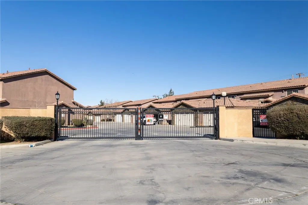14176 Kiowa, Apple Valley, California 92307 home-pic-6