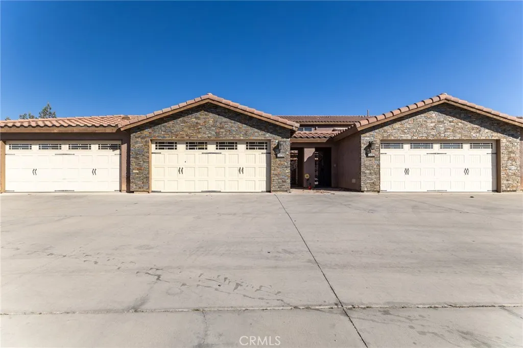14176 Kiowa, Apple Valley, California 92307 home-pic-3