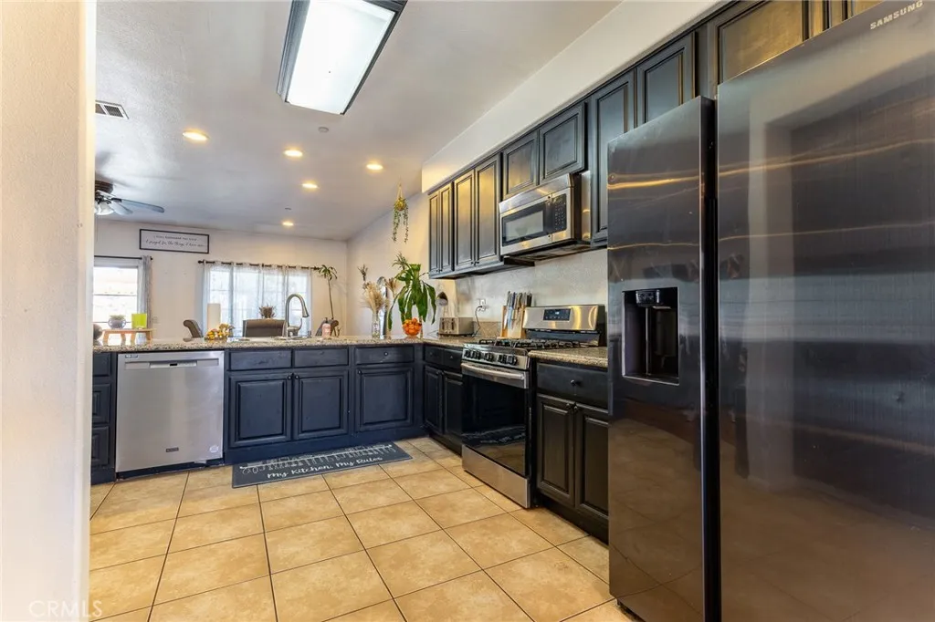 14176 Kiowa, Apple Valley, California 92307 home-pic-21