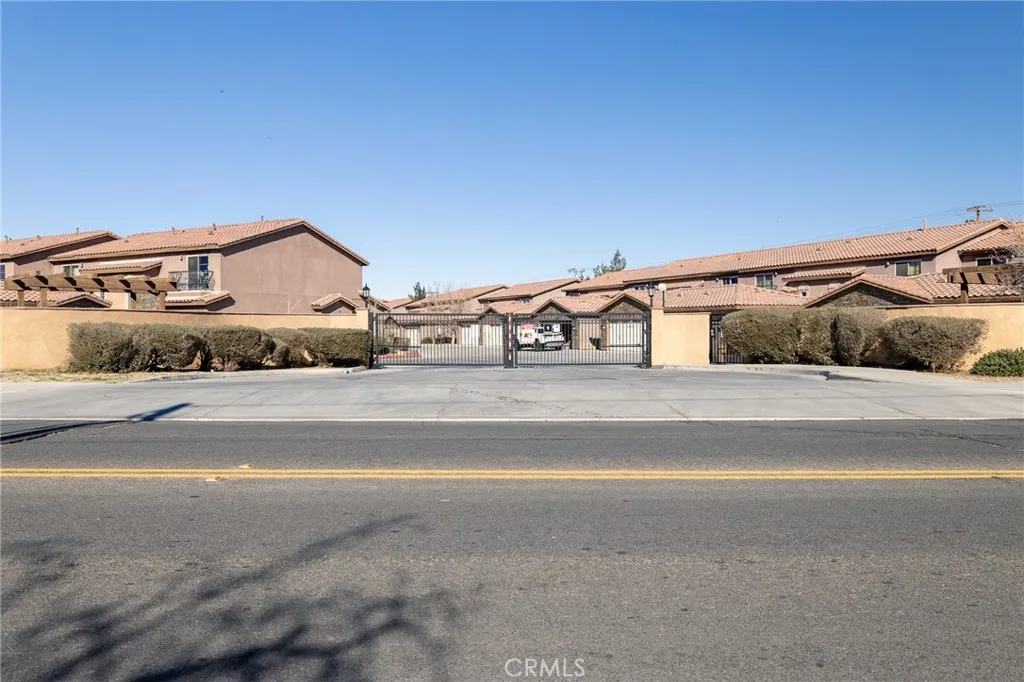 14176 Kiowa, Apple Valley, California 92307 home-pic-4