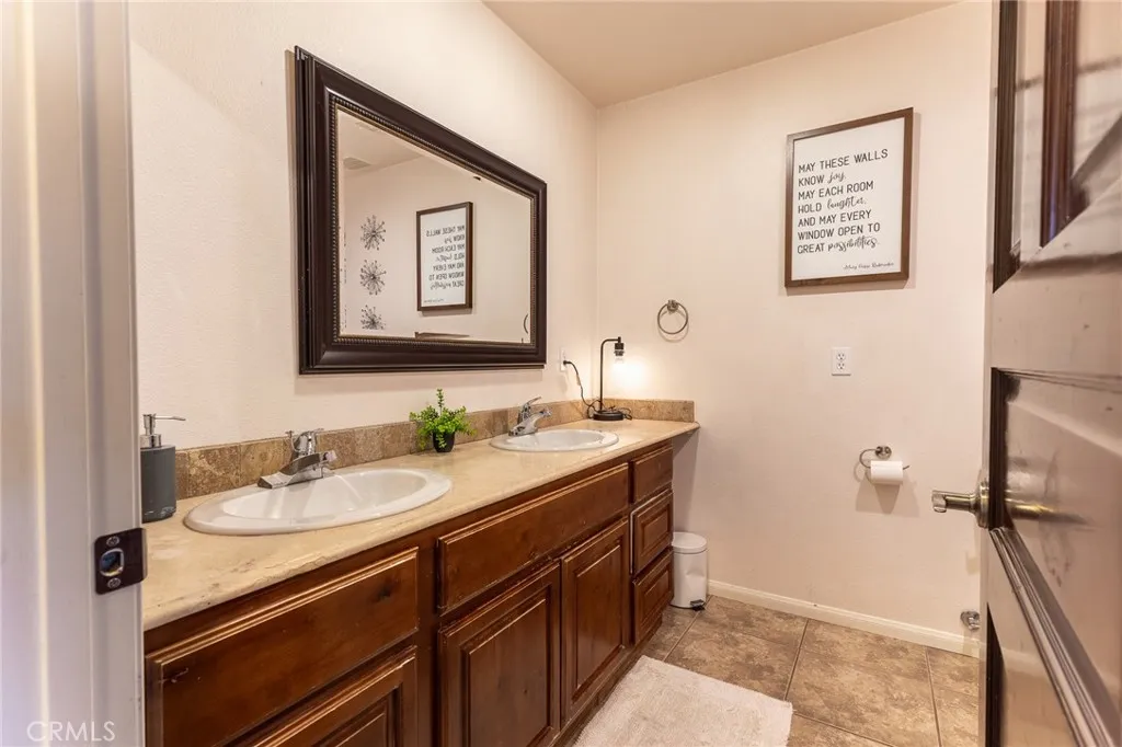 14176 Kiowa, Apple Valley, California 92307 home-pic-32