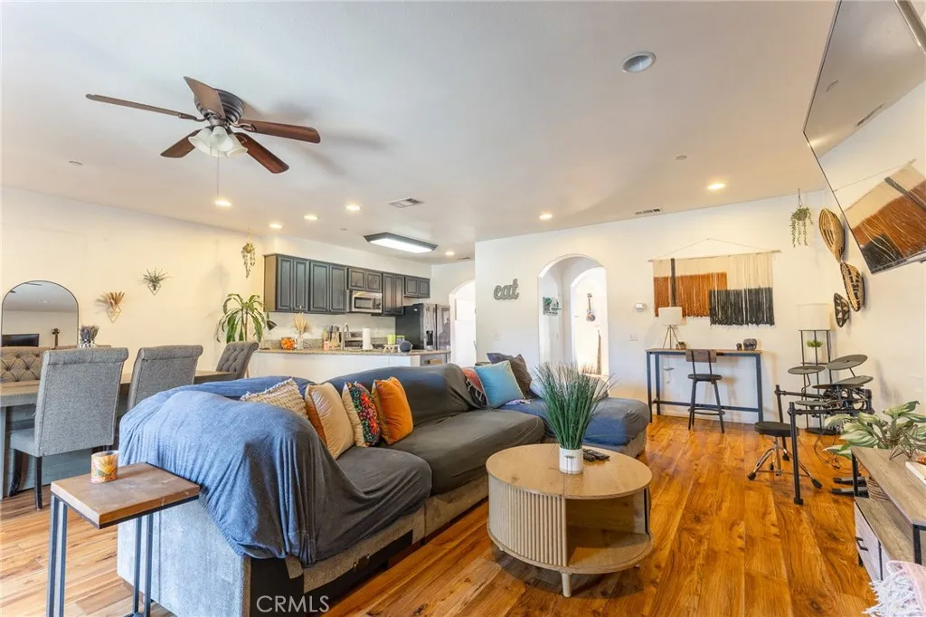14176 Kiowa, Apple Valley, California 92307 home-pic-19