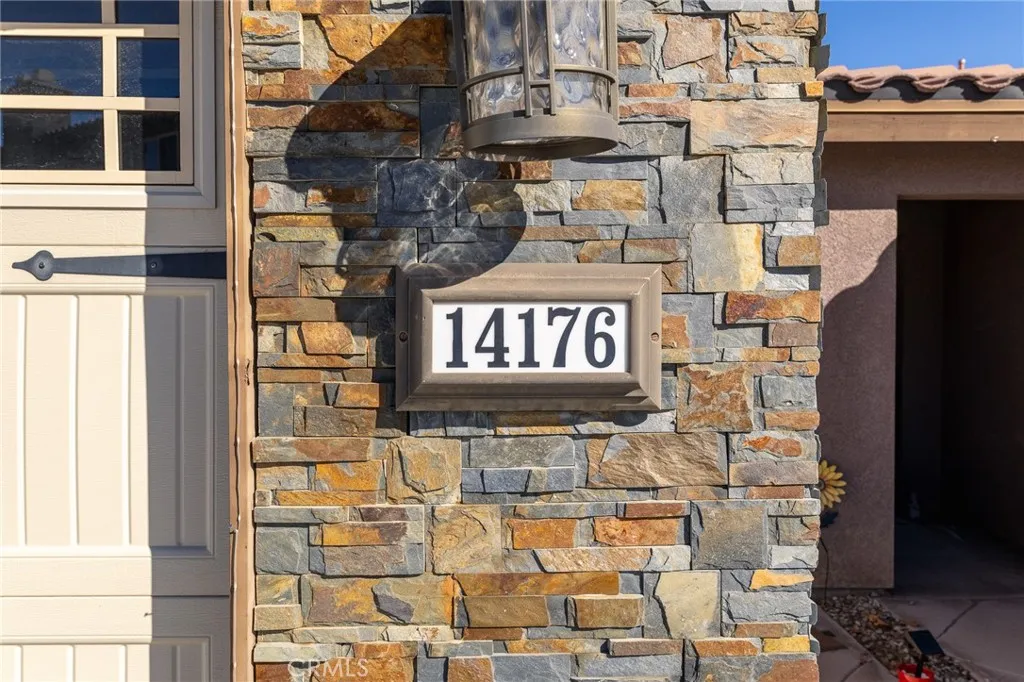 14176 Kiowa, Apple Valley, California 92307 home-pic-2