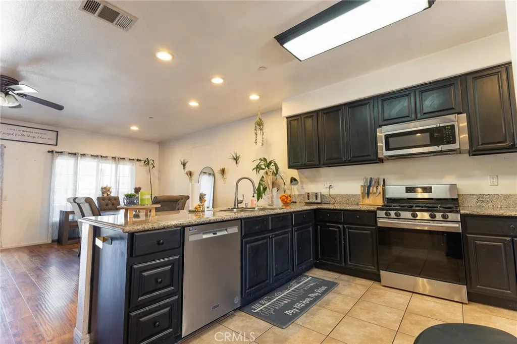 14176 Kiowa, Apple Valley, California 92307 home-pic-24