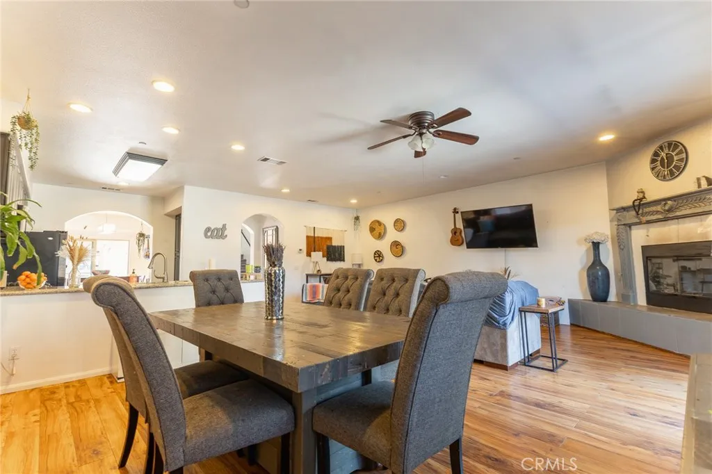 14176 Kiowa, Apple Valley, California 92307 home-pic-16