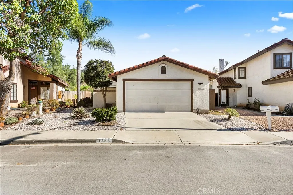 1258 Entrada Glen, Escondido, California 92027 home-pic-26