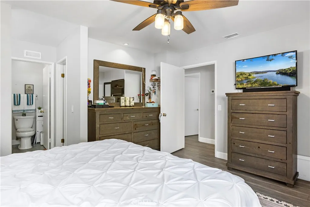 1258 Entrada Glen, Escondido, California 92027 home-pic-16