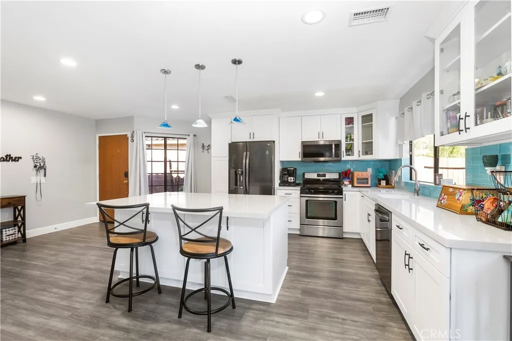 1258 Entrada Glen, Escondido, California 92027 home-pic-2