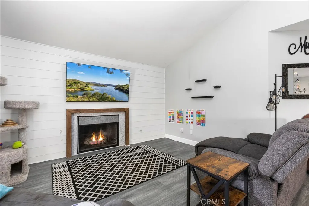 1258 Entrada Glen, Escondido, California 92027 home-pic-6