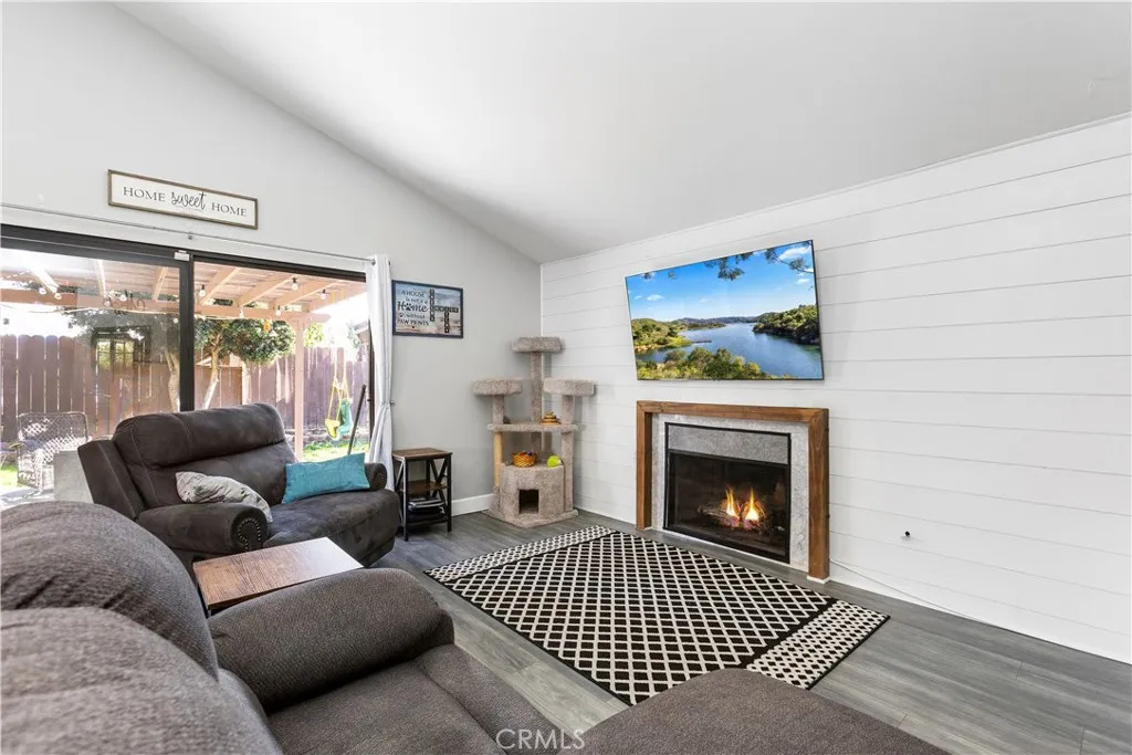 1258 Entrada Glen, Escondido, California 92027 home-pic-7