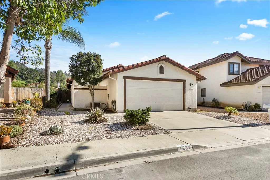 1258 Entrada Glen, Escondido, California 92027 home-pic-1