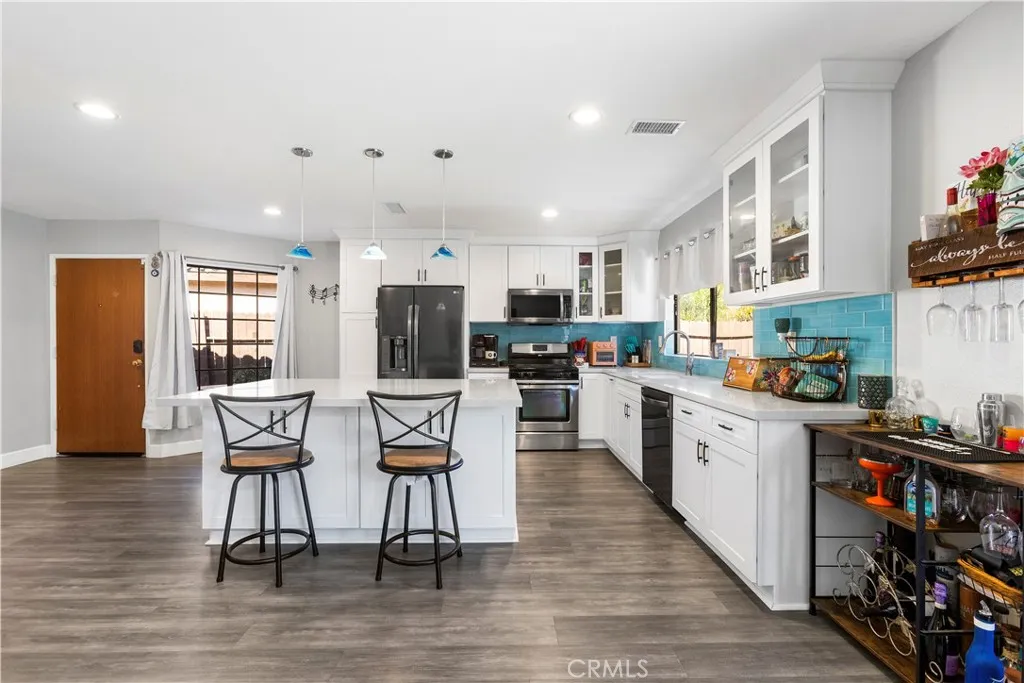 1258 Entrada Glen, Escondido, California 92027 home-pic-10
