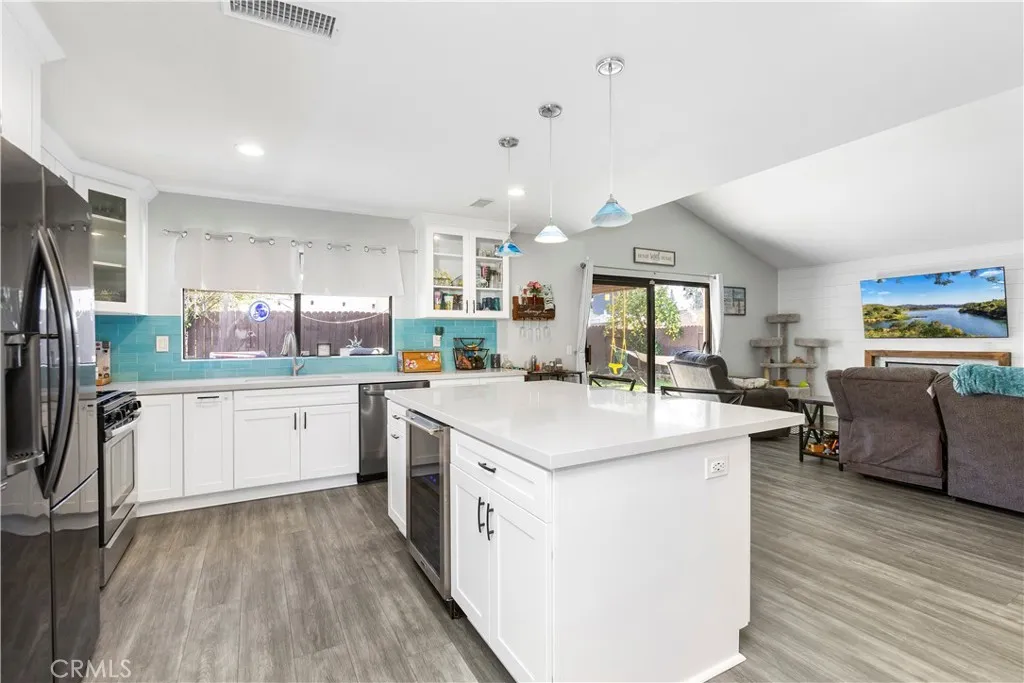 1258 Entrada Glen, Escondido, California 92027 home-pic-3