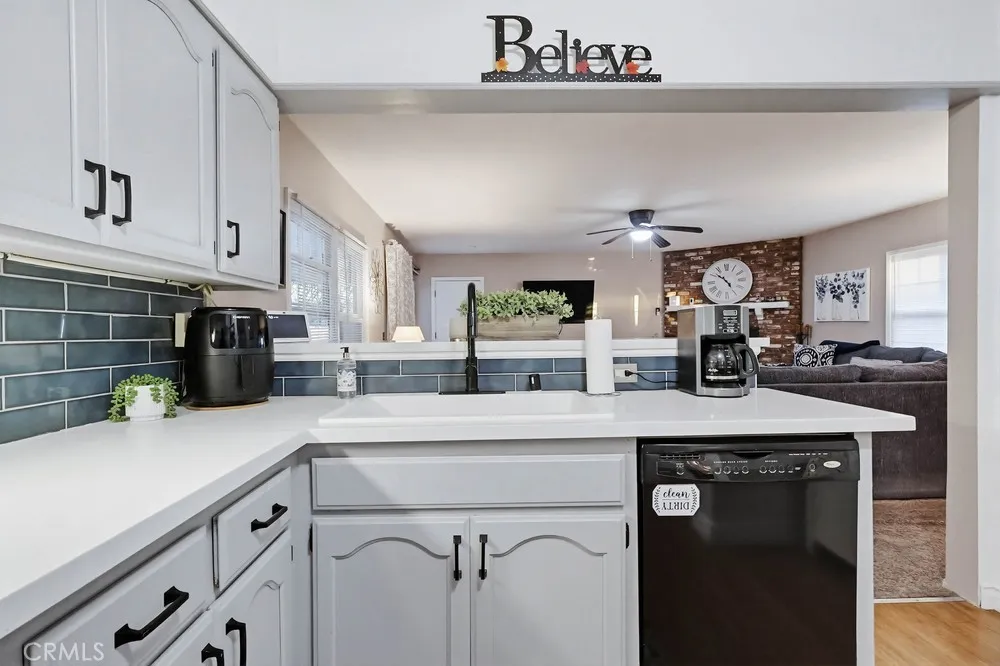 4702 Castana, Lakewood, California 90712 home-pic-29