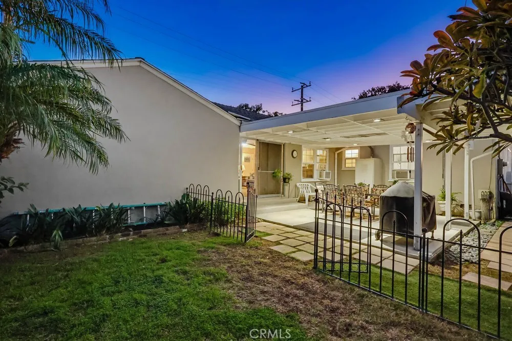 4702 Castana, Lakewood, California 90712 home-pic-4