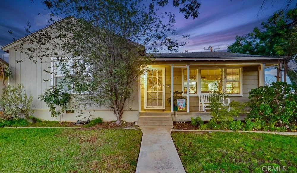 4702 Castana, Lakewood, California 90712 home-pic-1