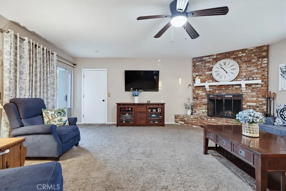 4702 Castana, Lakewood, California 90712 home-pic-36