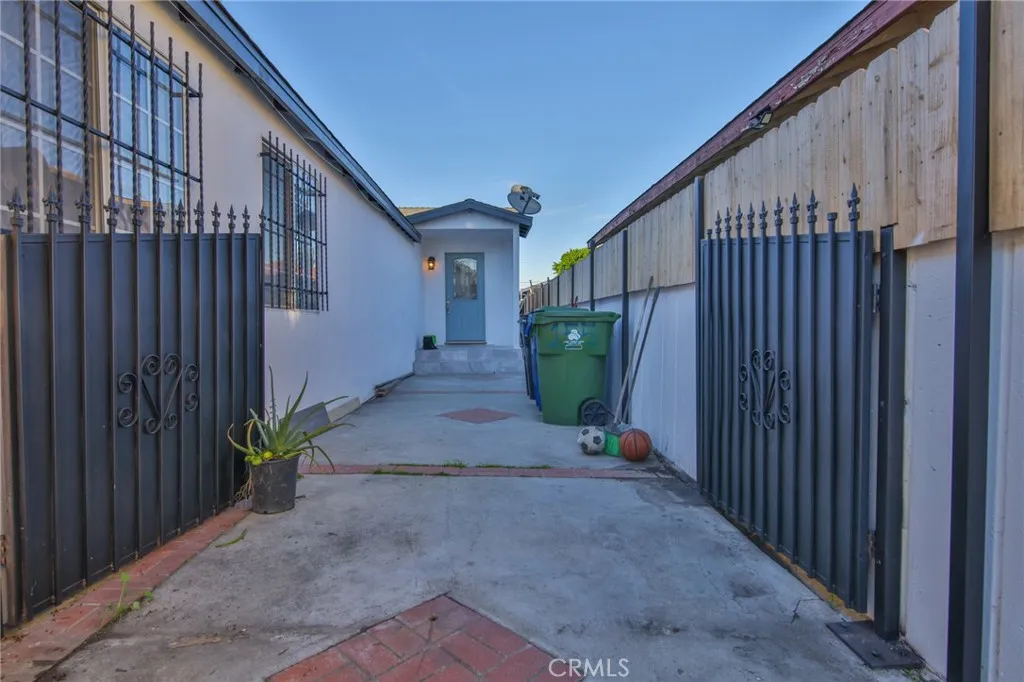 155 157 W 103 Street, Los Angeles, California 90003 home-pic-12