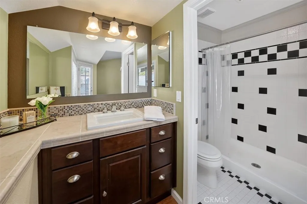 22701 Coral Way, Saugus, California 91390 home-pic-22