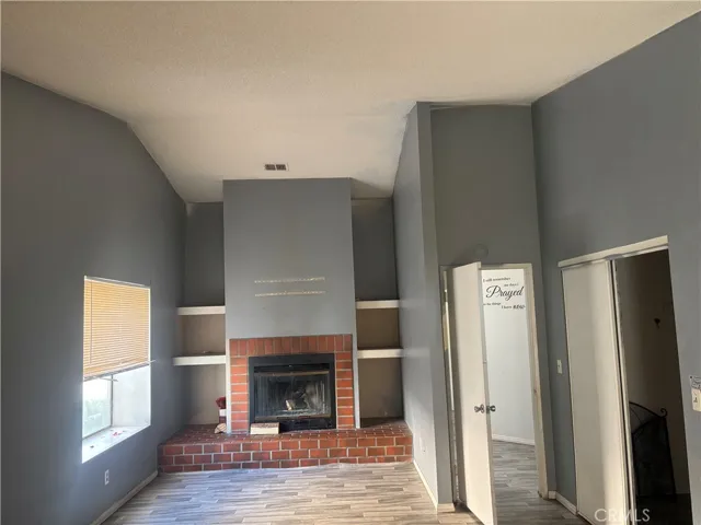 Master Room/Fireplace