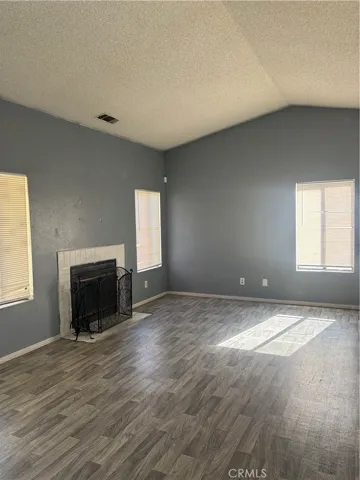 Living Room/Fireplace