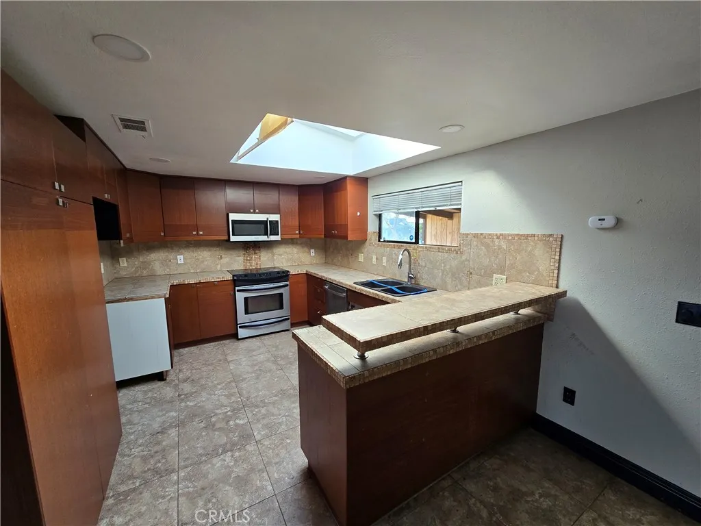 6569 N College Avenue, Fresno, California 93704 home-pic-10