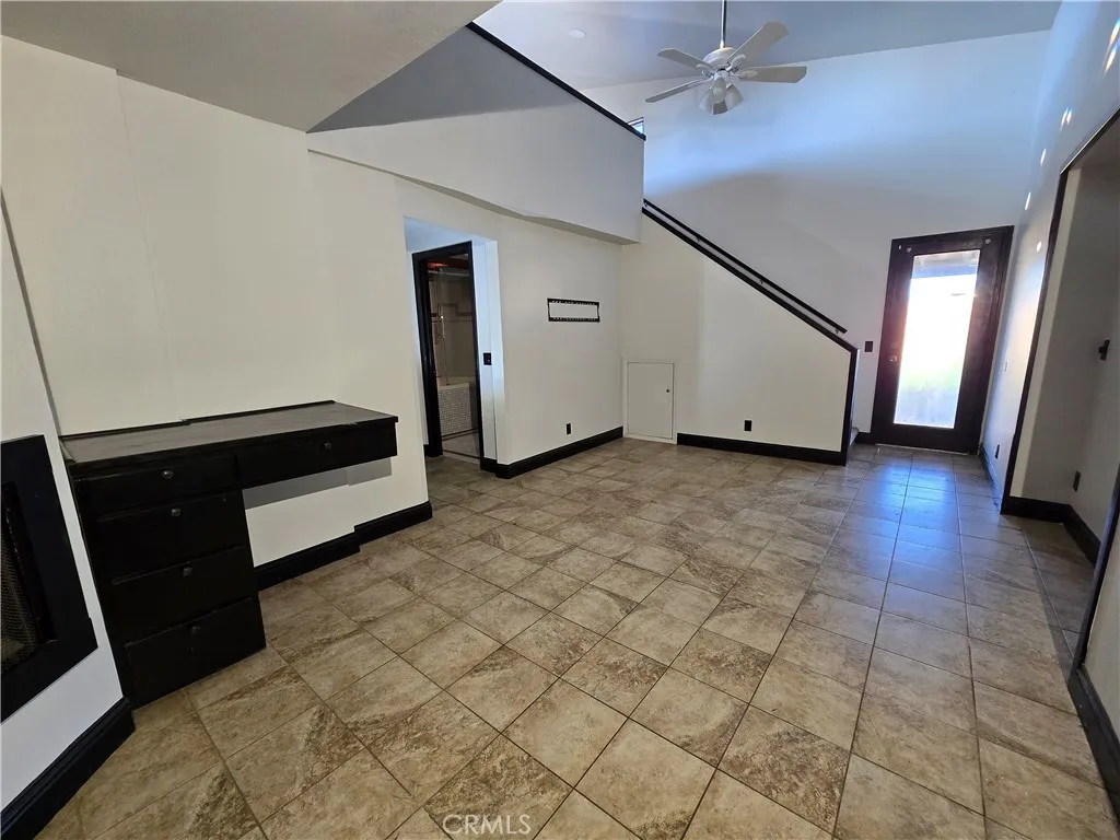 6569 N College Avenue, Fresno, California 93704 home-pic-24