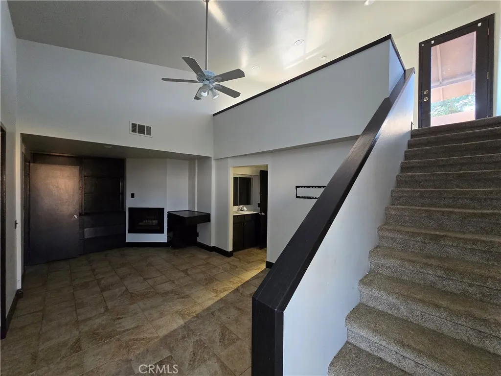 6569 N College Avenue, Fresno, California 93704 home-pic-25