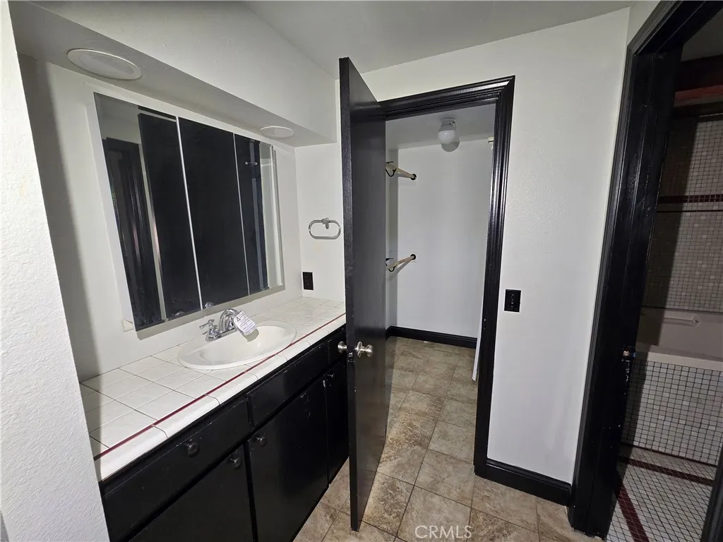 6569 N College Avenue, Fresno, California 93704 home-pic-26