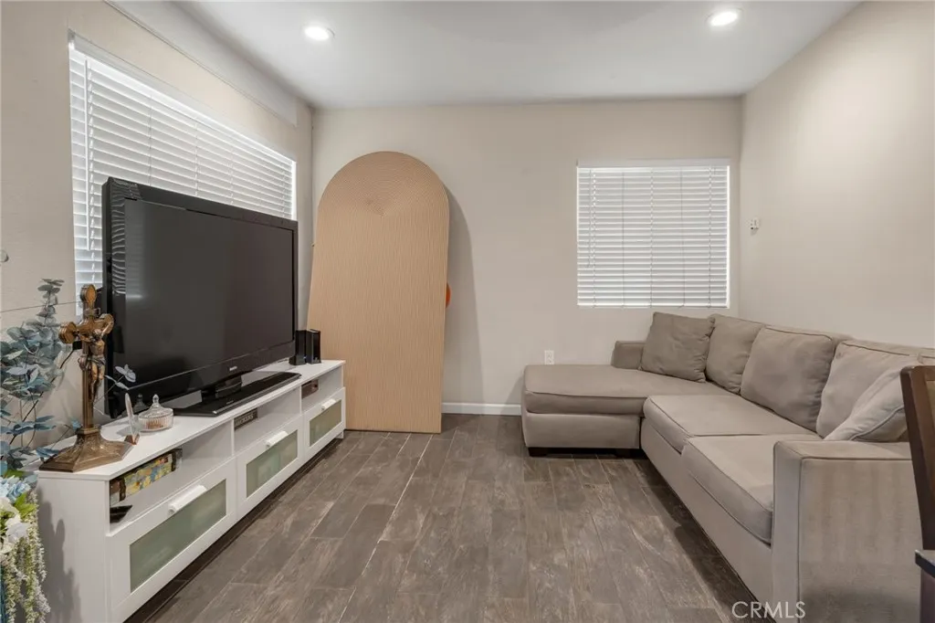 289 E Heath, Long Beach, California 90805 home-pic-16