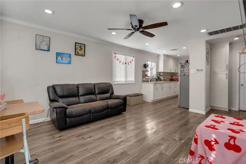 289 E Heath, Long Beach, California 90805 home-pic-4