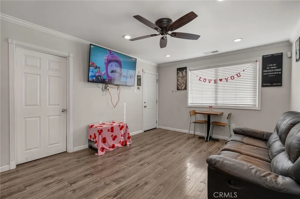 289 E Heath, Long Beach, California 90805 home-pic-5
