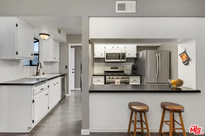 Kitchen & Dining Area