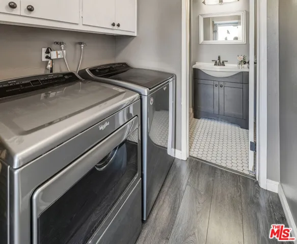 Laundry Area – Washer/Dryer Ho