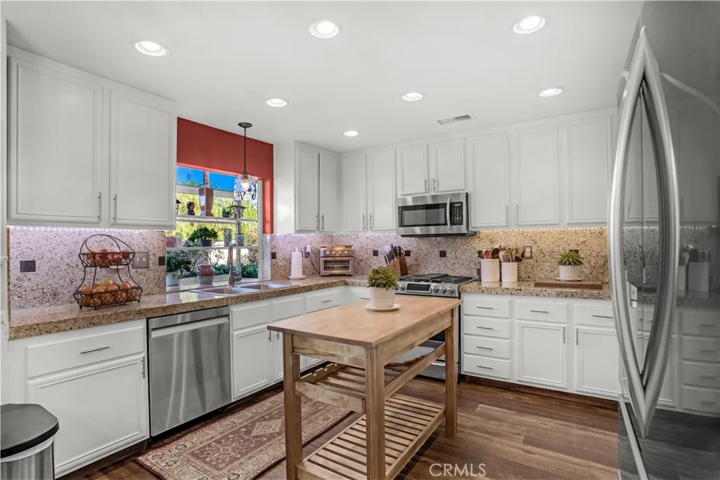 4490 Rainbow View Way, Hemet, California 92545 home-pic-18