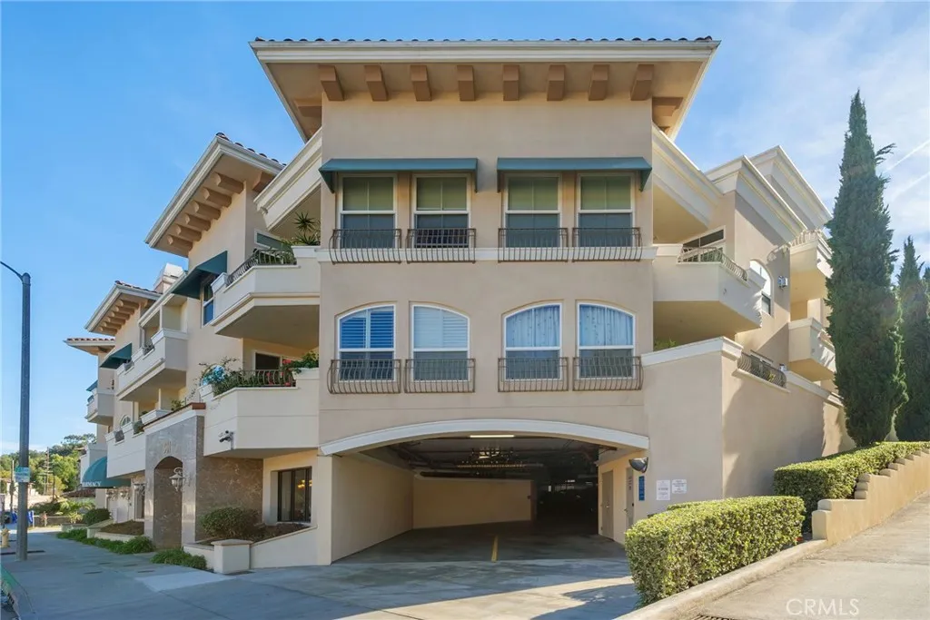 901 Deep Valley Dr 213, Rolling Hills Estates, California 90274 home-pic-2