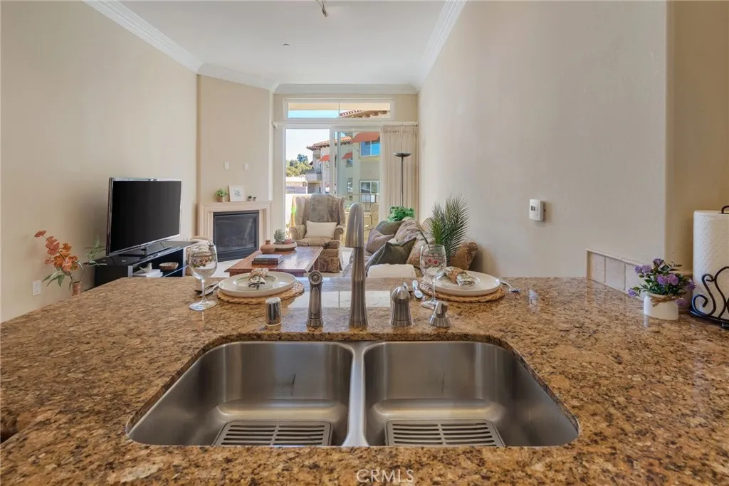901 Deep Valley Dr 213, Rolling Hills Estates, California 90274 home-pic-4