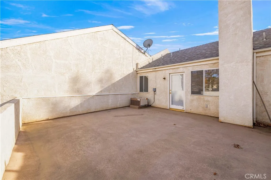 1834 E Avenue J2, Lancaster, California 93535 home-pic-25