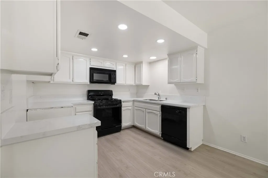 1834 E Avenue J2, Lancaster, California 93535 home-pic-3