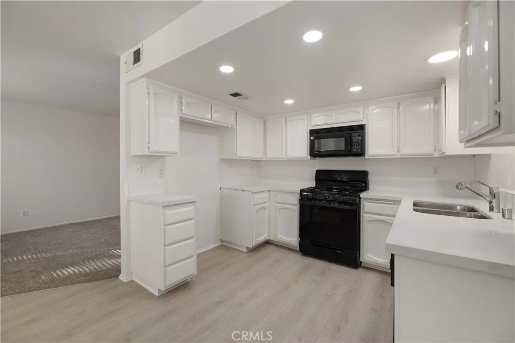 1834 E Avenue J2, Lancaster, California 93535 home-pic-2