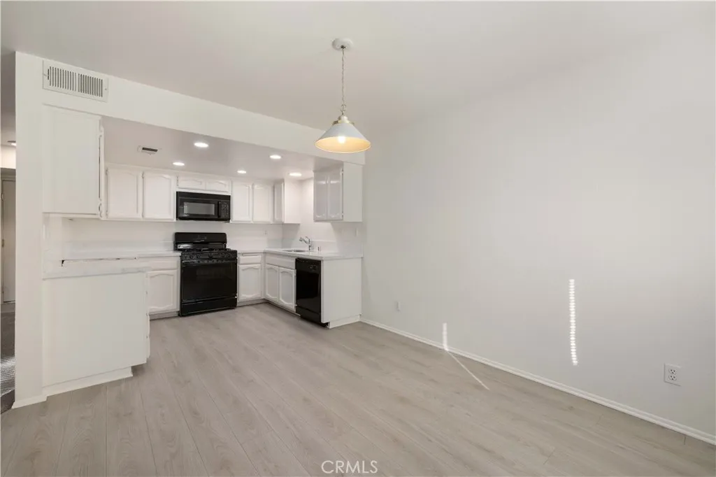 1834 E Avenue J2, Lancaster, California 93535 home-pic-4