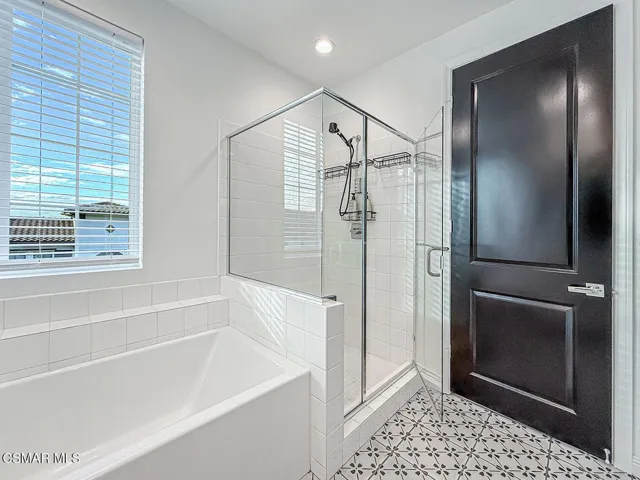 jPrimary Bedroom Suite10