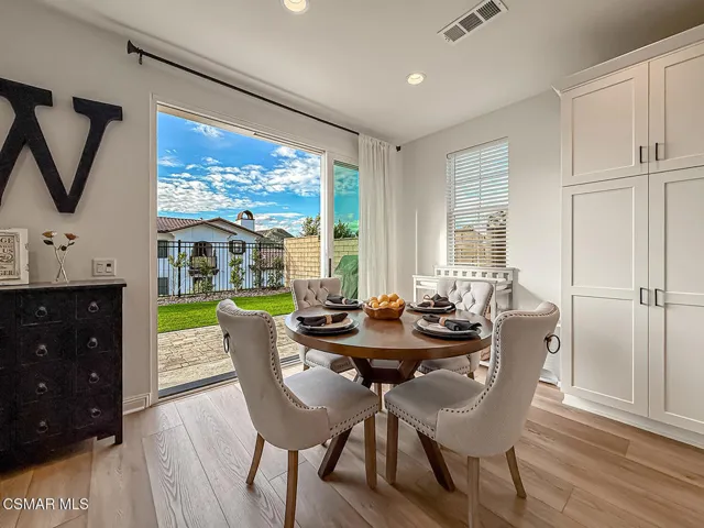 bLiving Dining Kitchen13