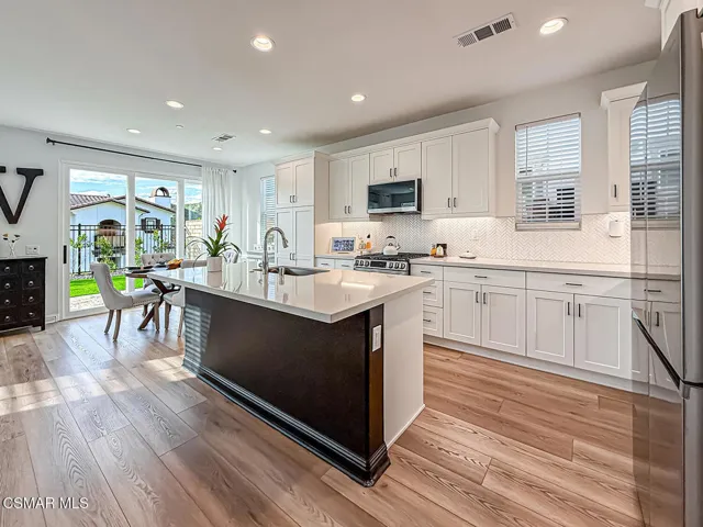 bLiving Dining Kitchen2