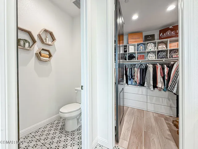 jPrimary Bedroom Suite11