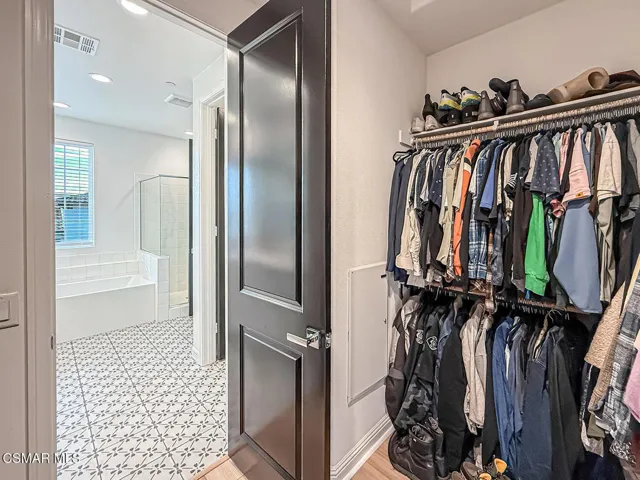 jPrimary Bedroom Suite13