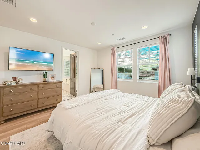 jPrimary Bedroom Suite5