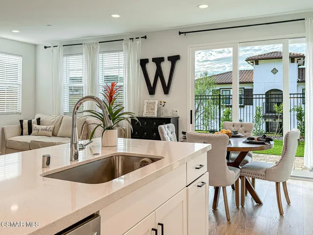 bLiving Dining Kitchen7